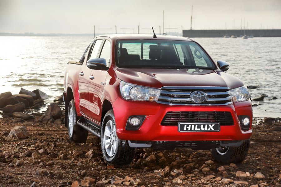  Toyota Hilux 4x4 Raider Double Cab 2016 года  (ZA) (фото 22 из 40)